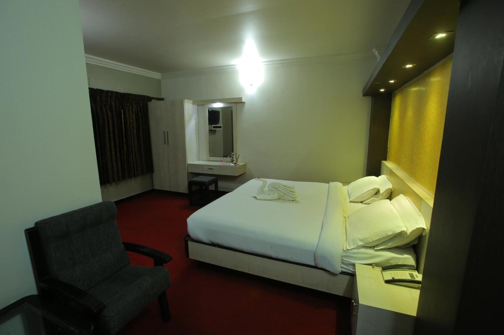 City Palace Hotel Ooty Buitenkant foto