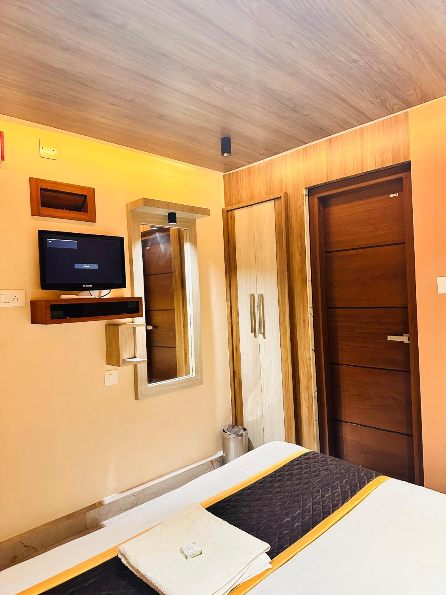 City Palace Hotel Ooty Buitenkant foto