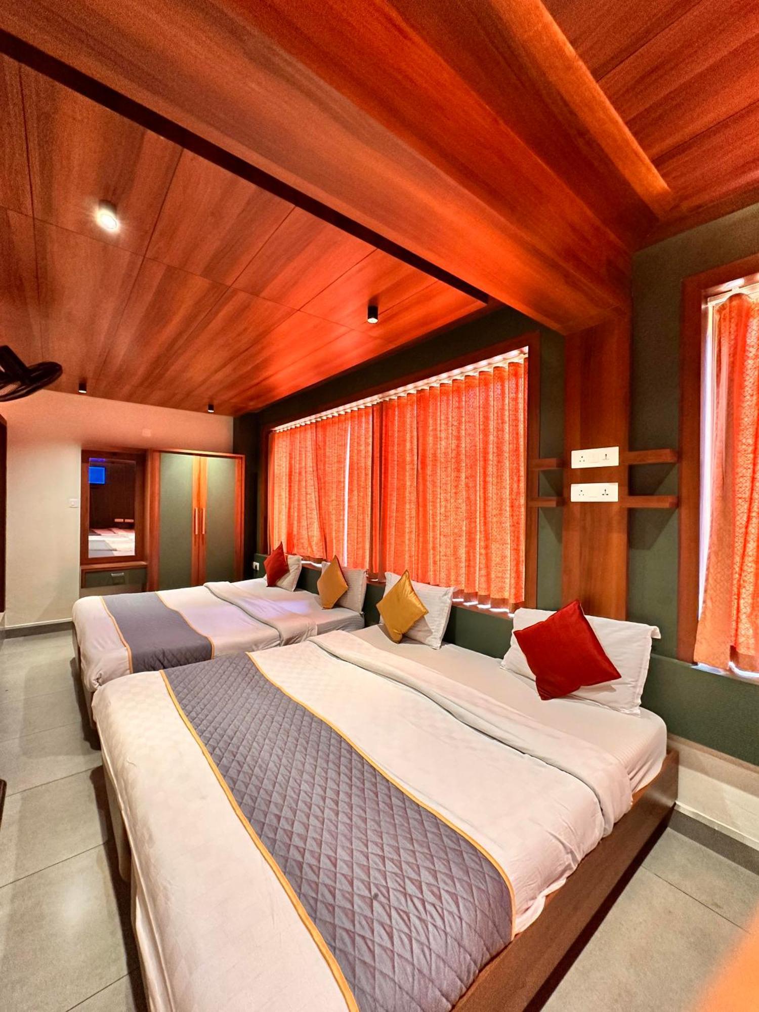 City Palace Hotel Ooty Buitenkant foto