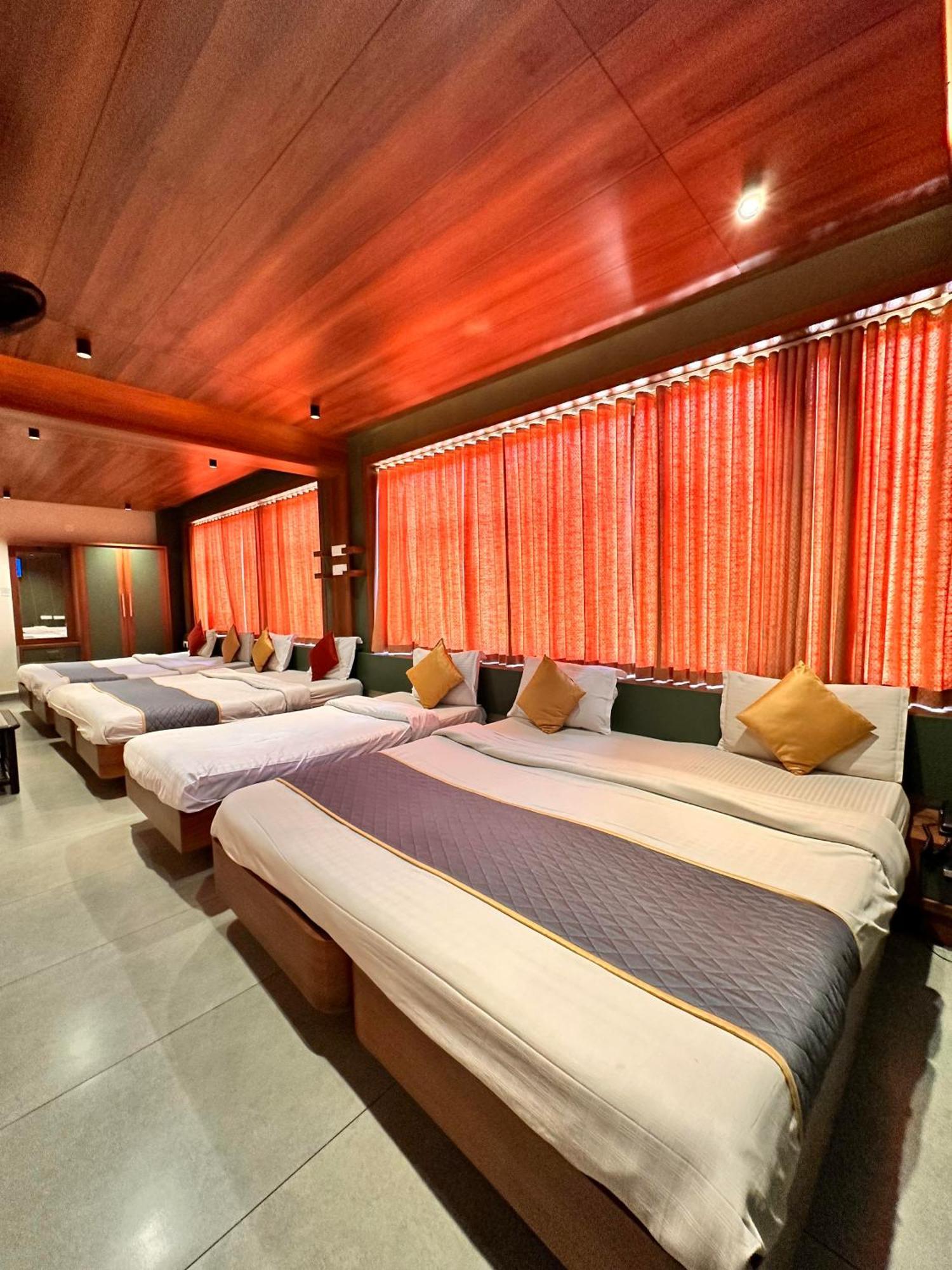 City Palace Hotel Ooty Buitenkant foto