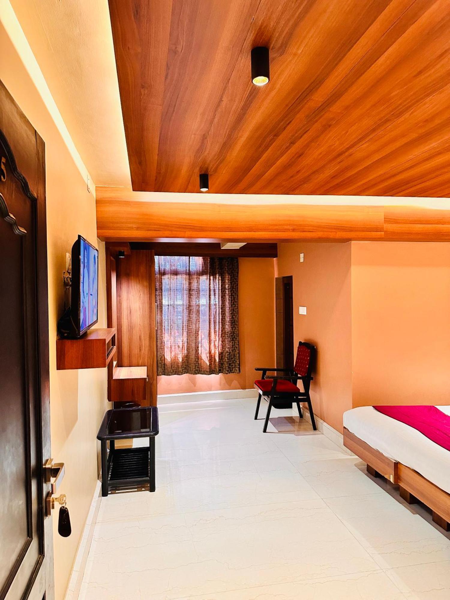 City Palace Hotel Ooty Buitenkant foto