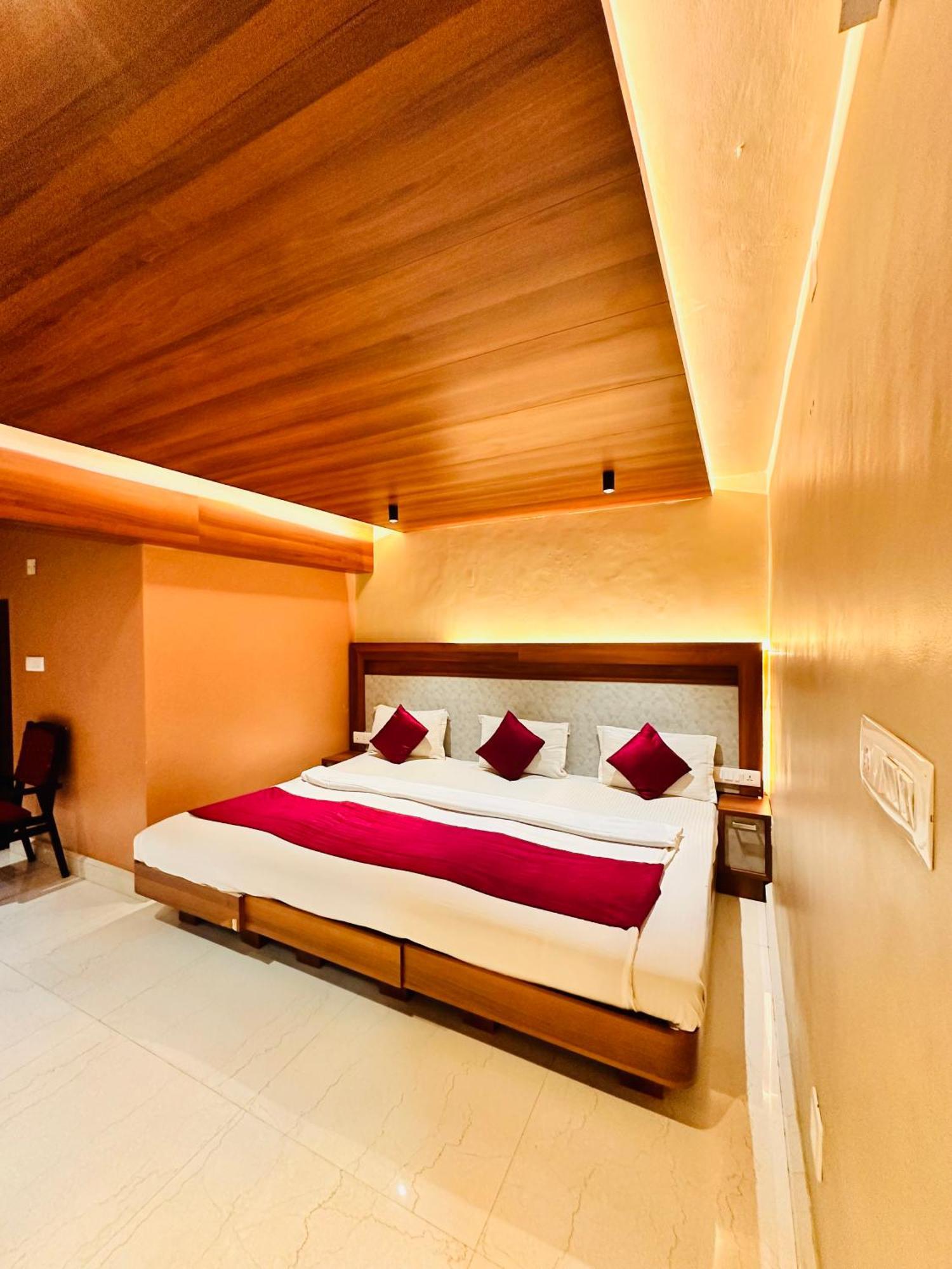 City Palace Hotel Ooty Buitenkant foto