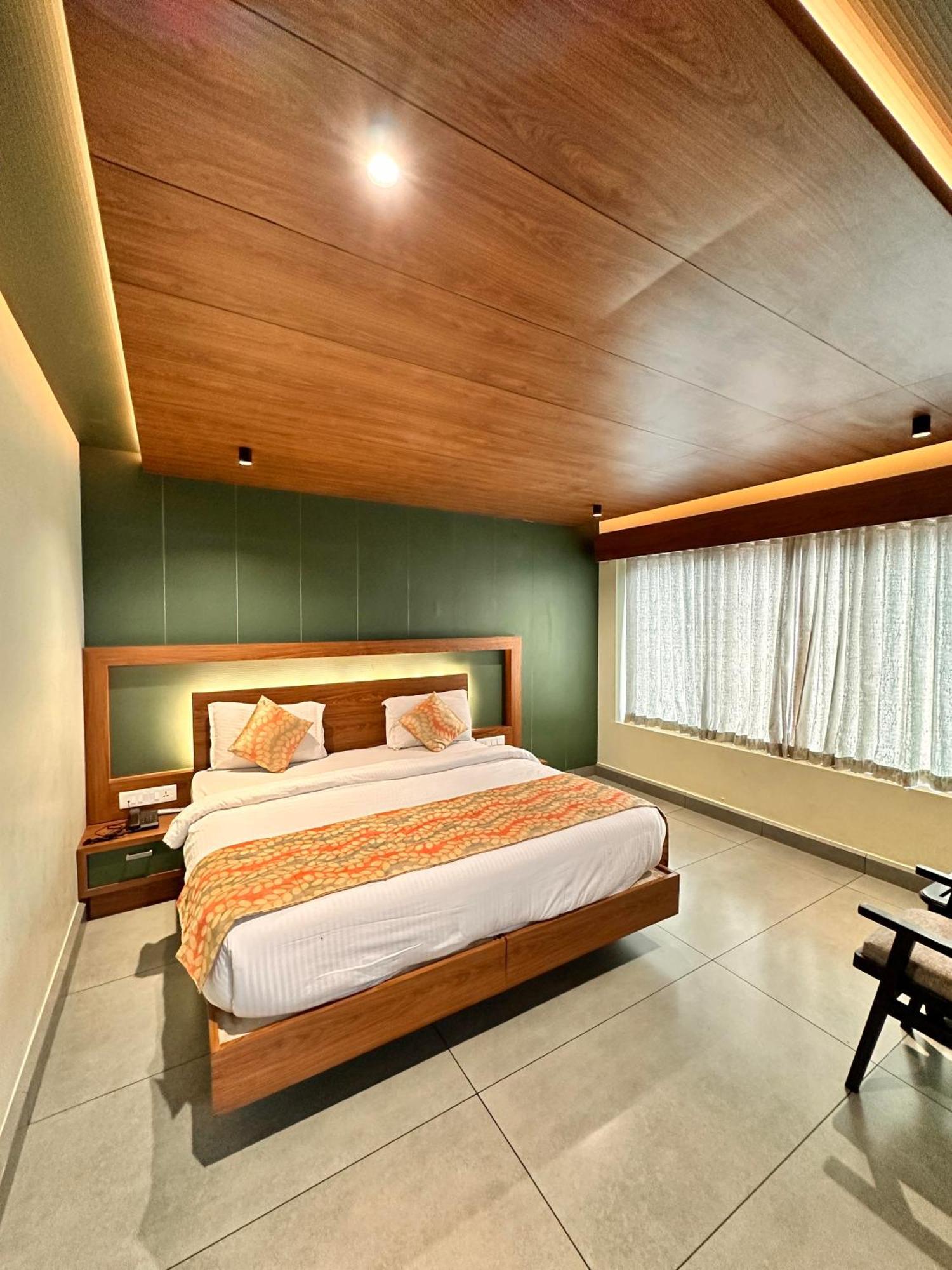 City Palace Hotel Ooty Buitenkant foto