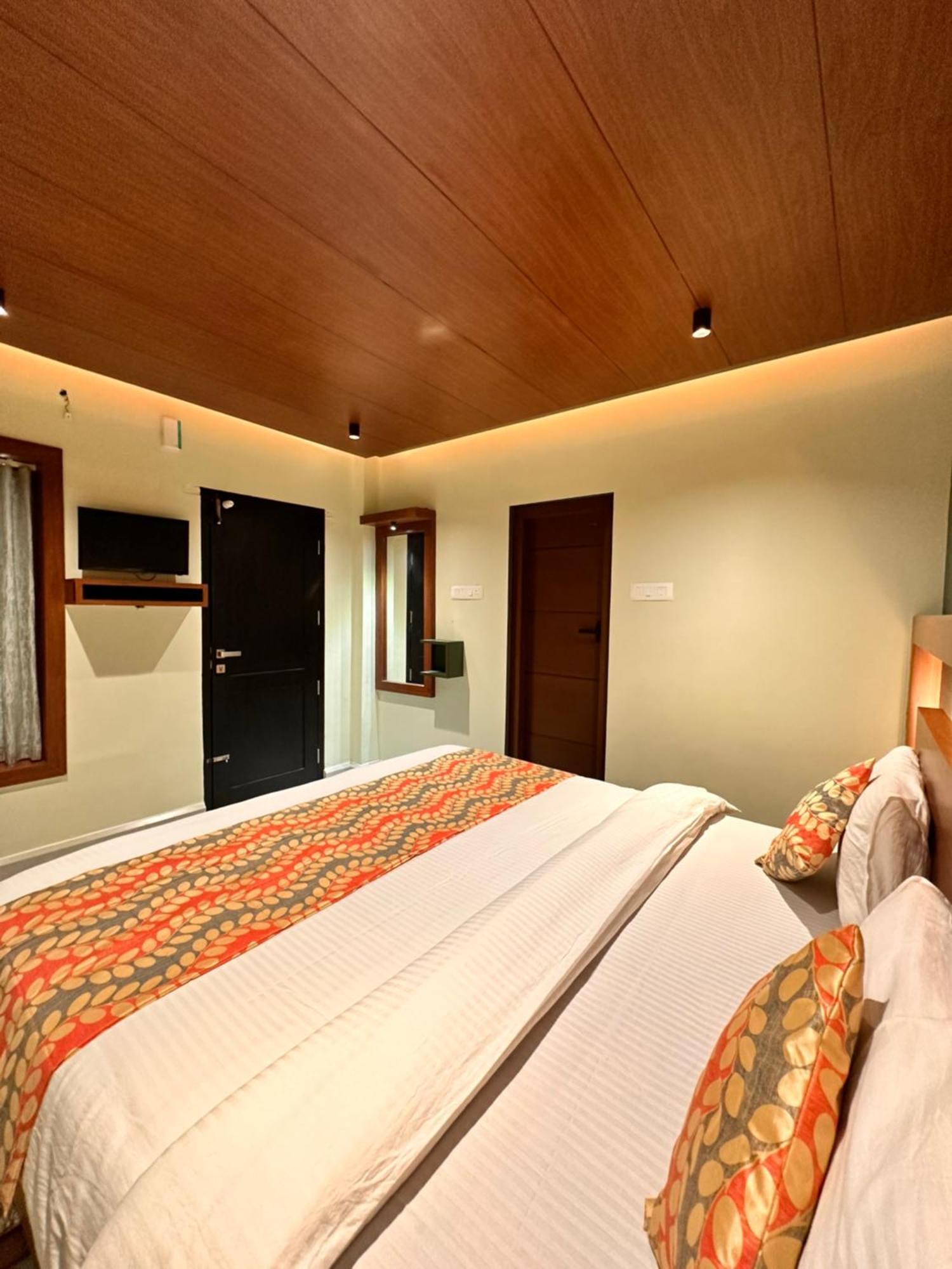 City Palace Hotel Ooty Buitenkant foto